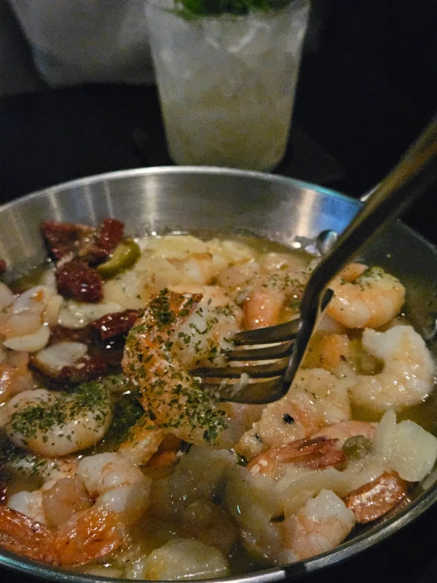 Gambas oil and baguette
