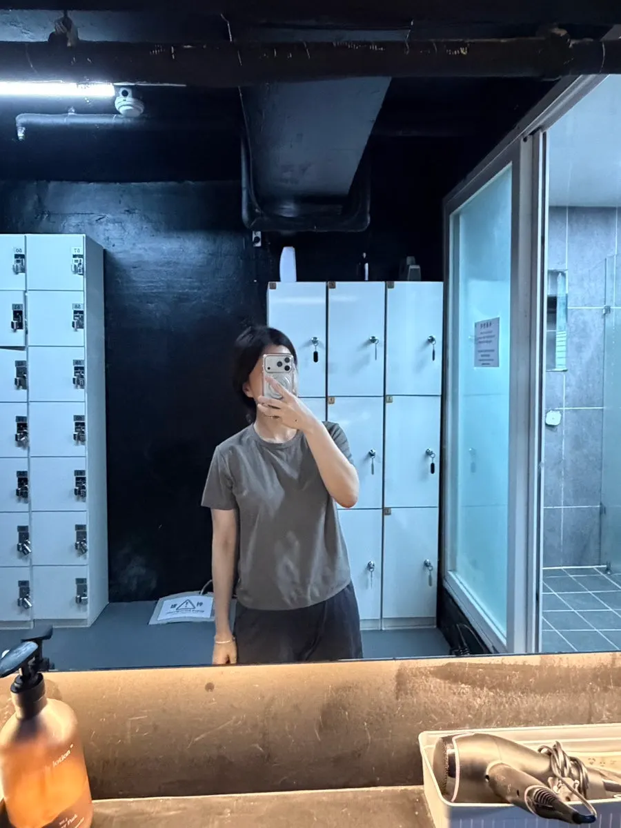 Changing-room mirror before the workout