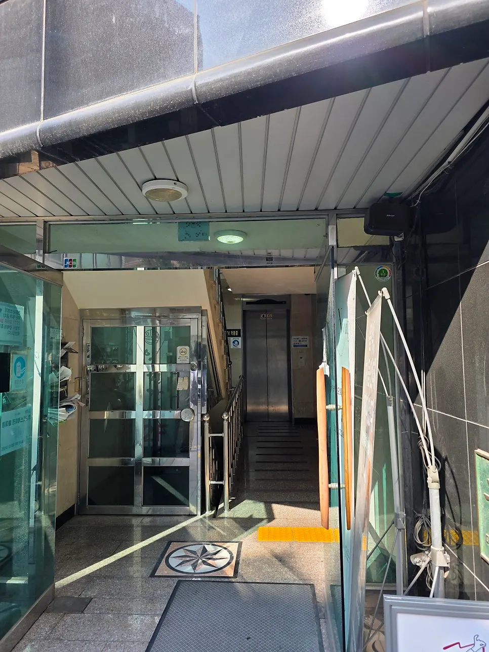Entrance of the Mugwang Building