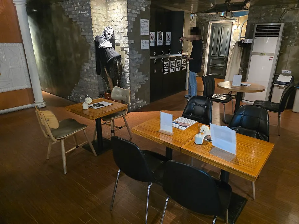 Waiting area inside Cube Escape Hongdae Branch