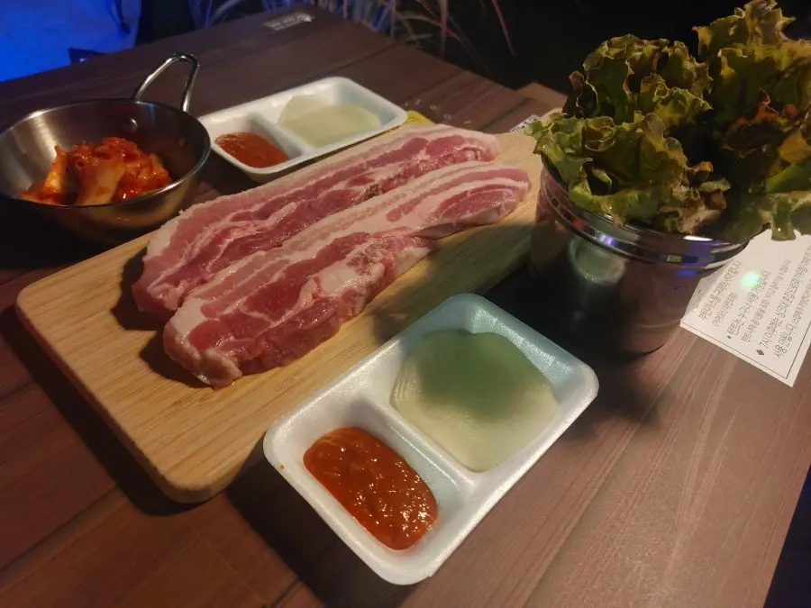 콜키지 안내가 적힌 매장 안내문