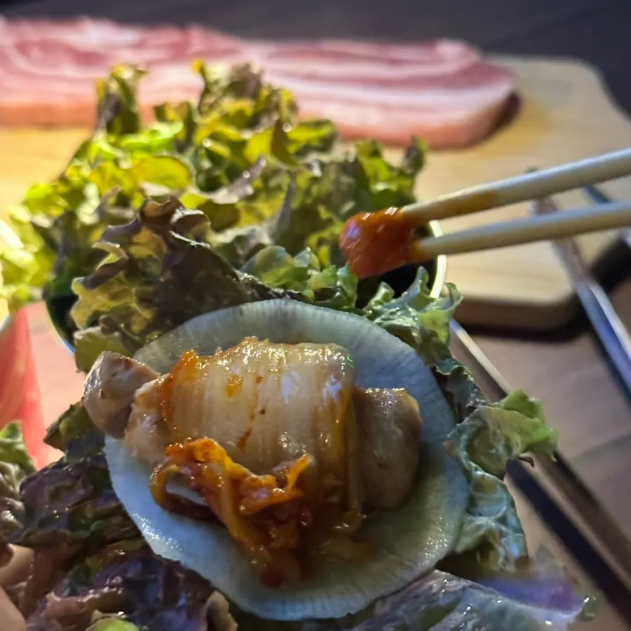 생삼겹살 가격이 적힌 메뉴 안내