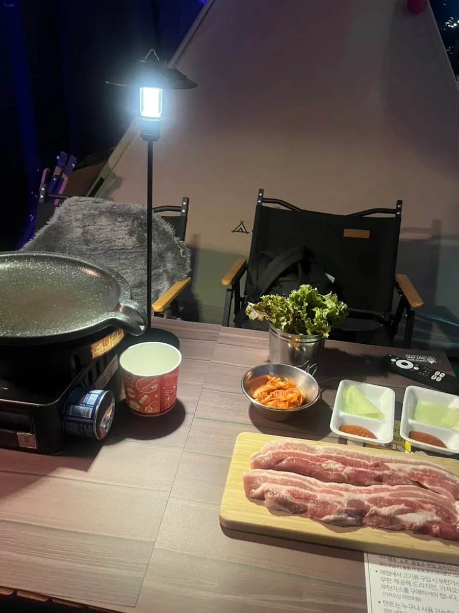 불판에 구워지는 삼겹살