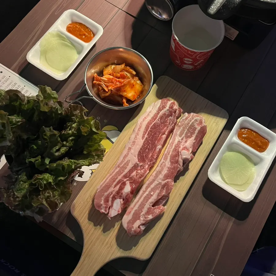 點的兩人份生五花肉盤