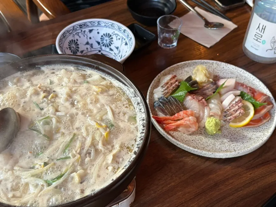 Motsunabe and sashimi together on the table