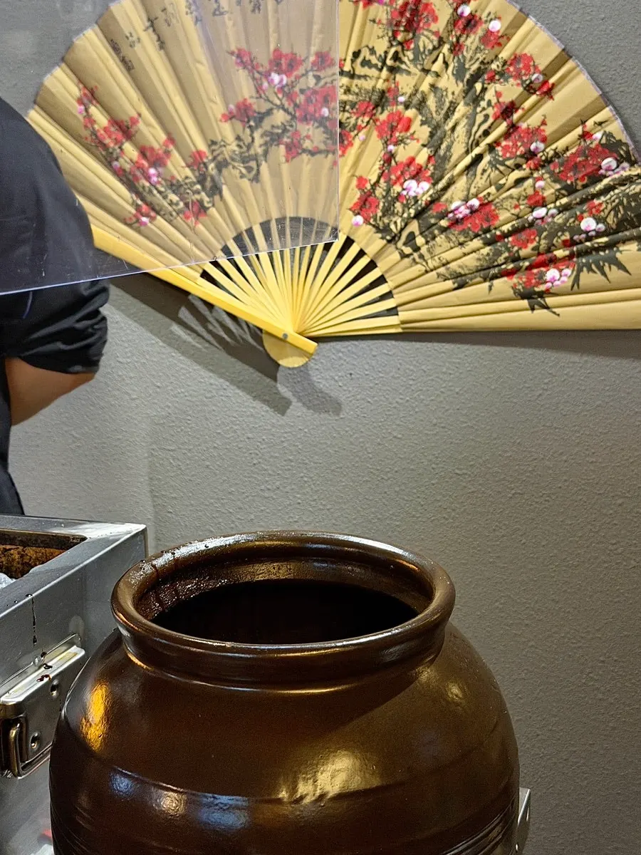 야장 자리에서 마무리한 꼬치와 하이볼