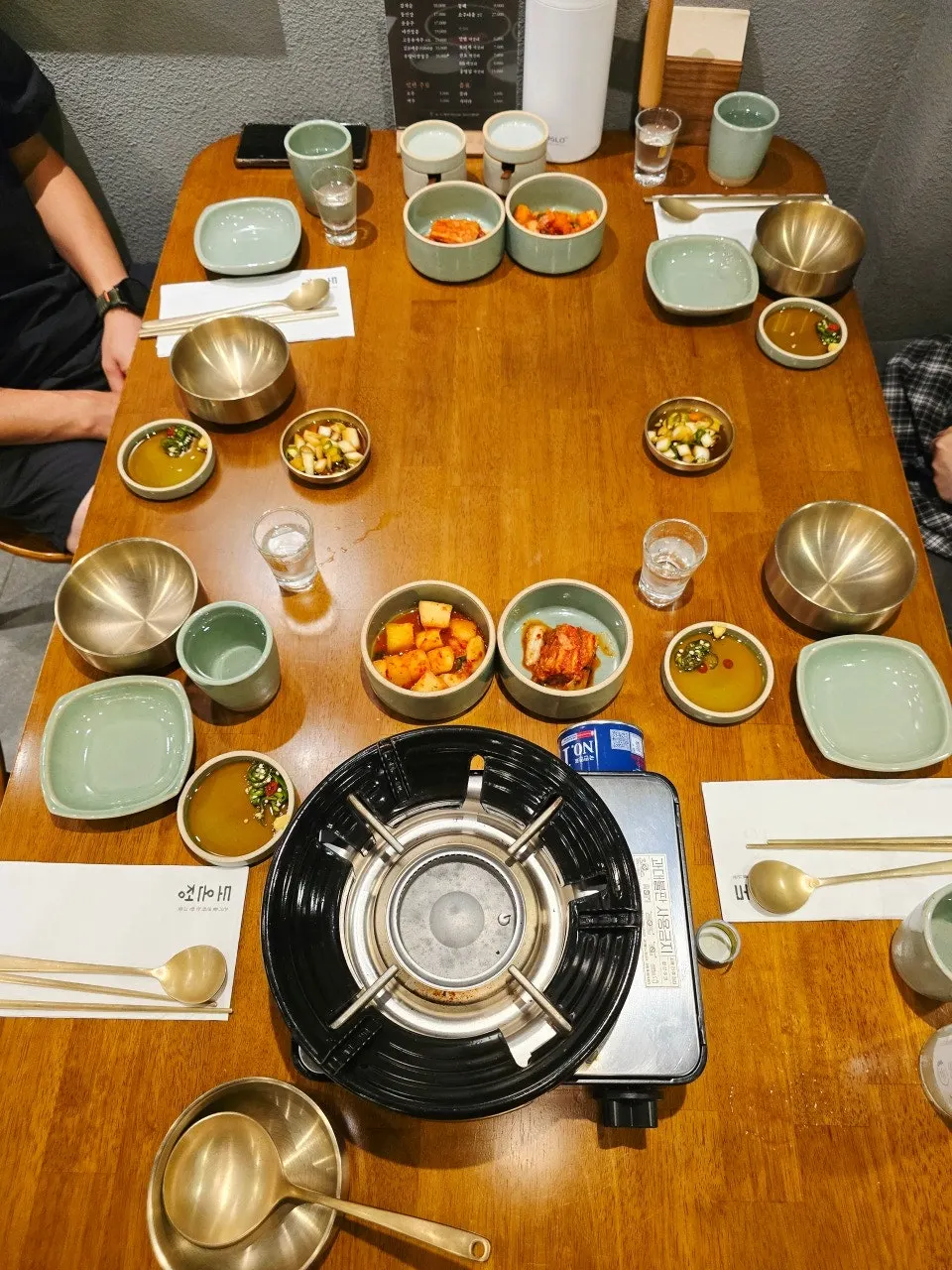 Table before ordering the hot pot and pancake
