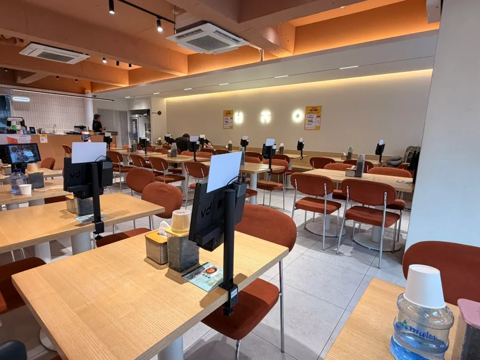 Self-service side dishes and window seating