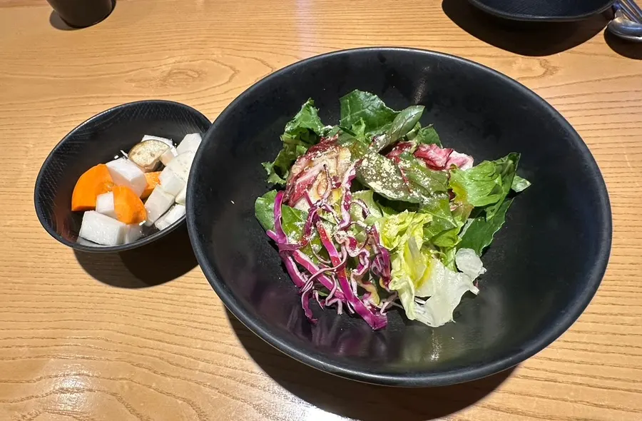 주문한 순살 L사이즈 보통맛과 밥 상차림