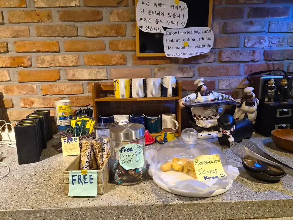 The dessert zone available after the meal