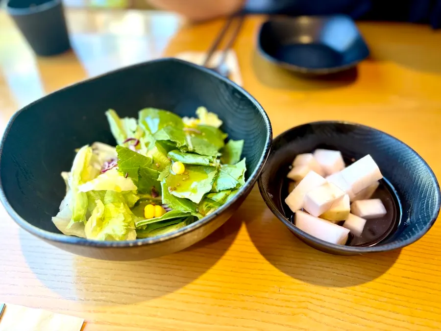 Basic side dishes of yuzu salad and dongchimi radish