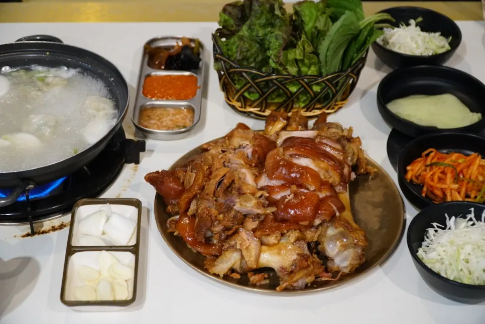 가지런히 담긴 족발 대 사이즈