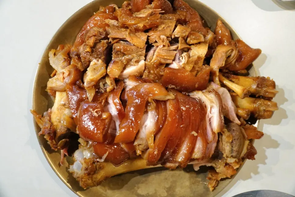 푸짐한 족발 대자 한 접시