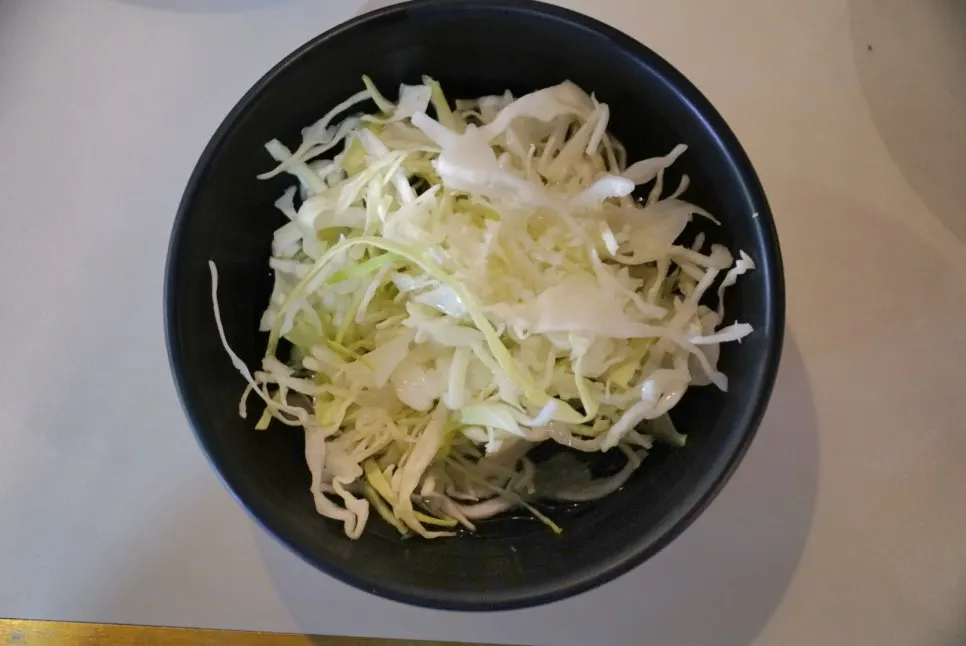족발 식사 곁들임과 반찬