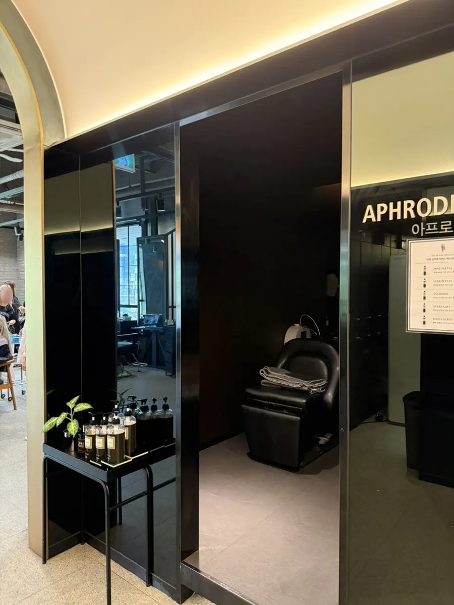 Spacious locker room area