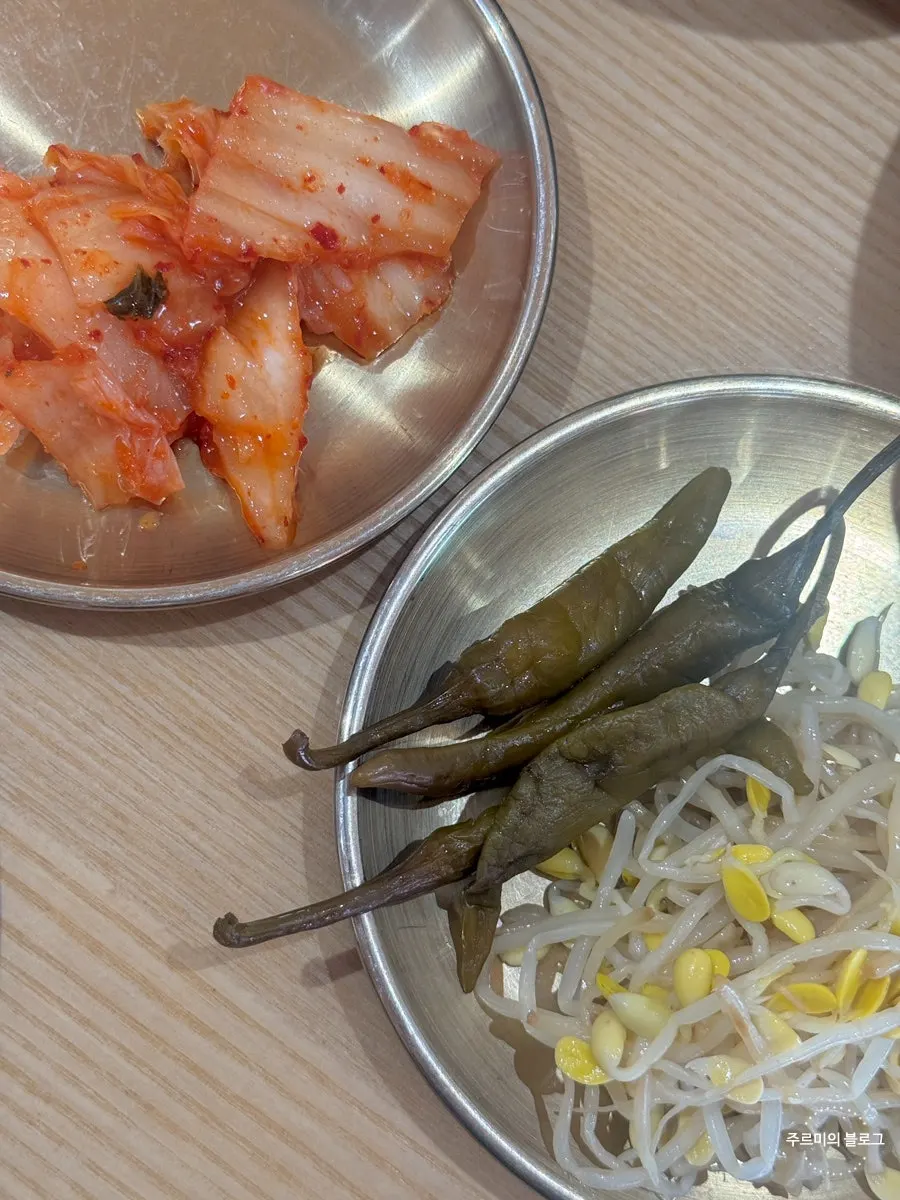 Using the self-serve bar at Bap Jangin Hongdae Branch