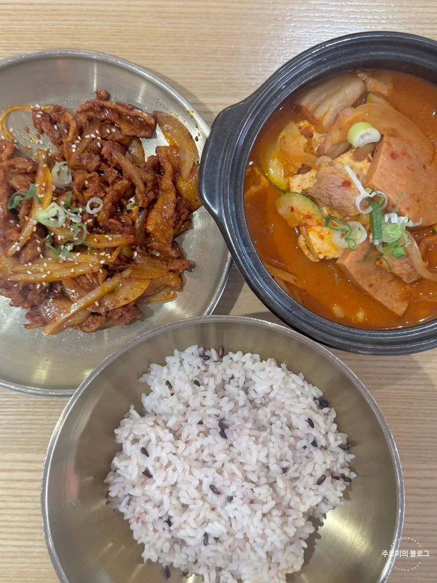 Solo lunch set at Bap Jangin Hongdae Branch
