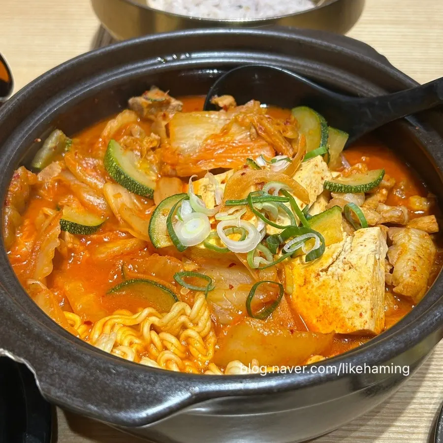 Bap Jangin弘大店の2人スパムセットの食卓