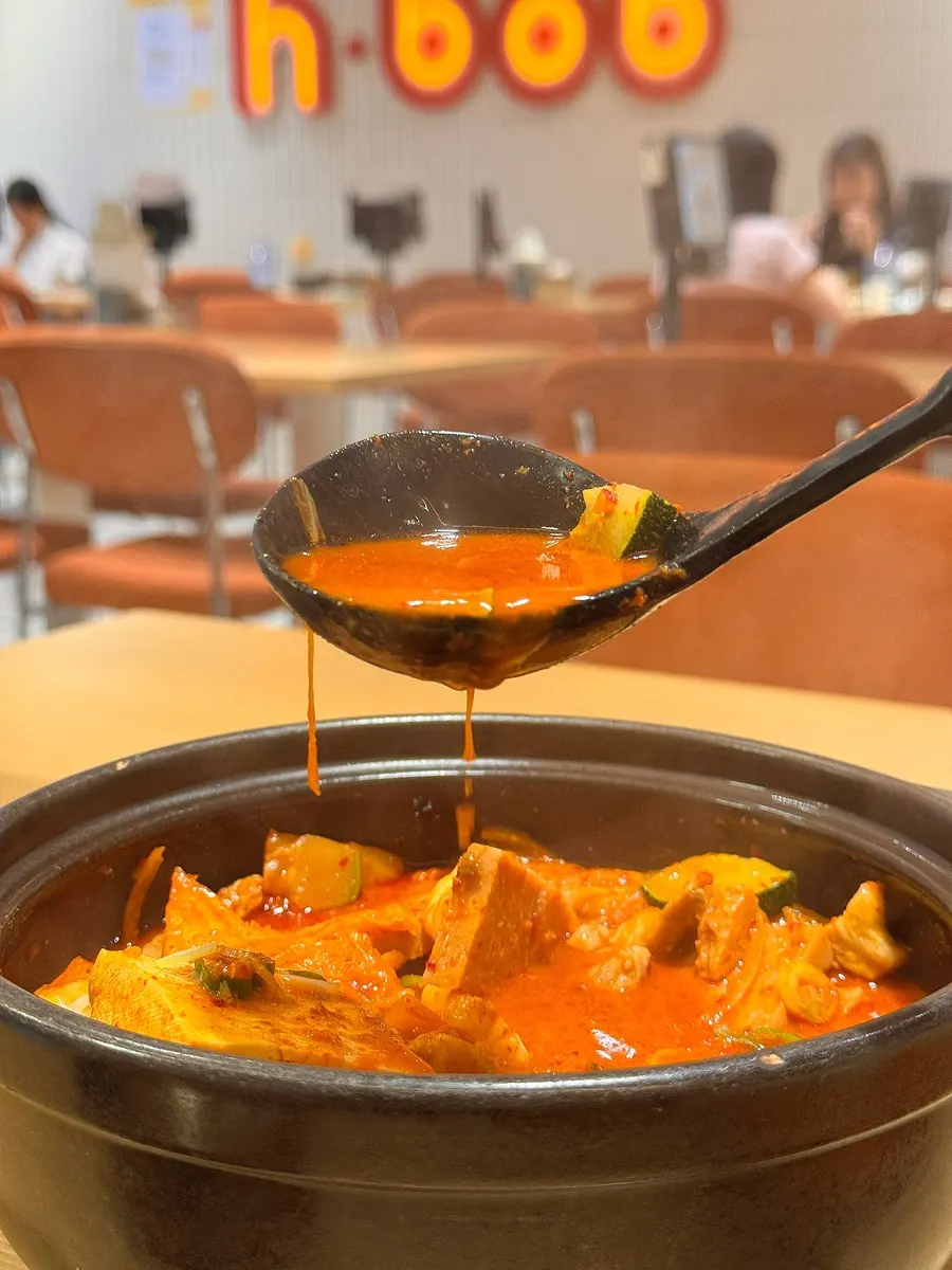 칼칼한 김치찌개 한상차림