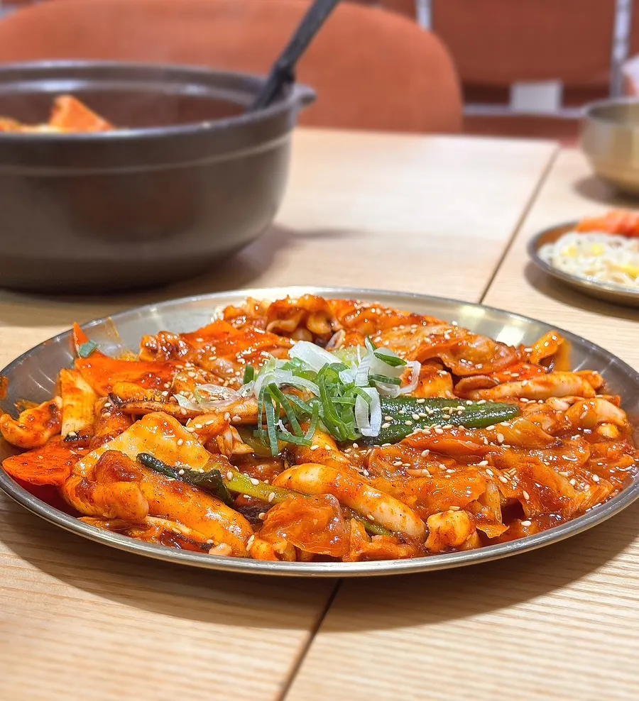 매콤달콤한 오징어볶음