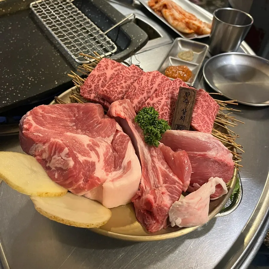 Main image of Gogikkun Gimchunbae Hongdae Supgil Branch