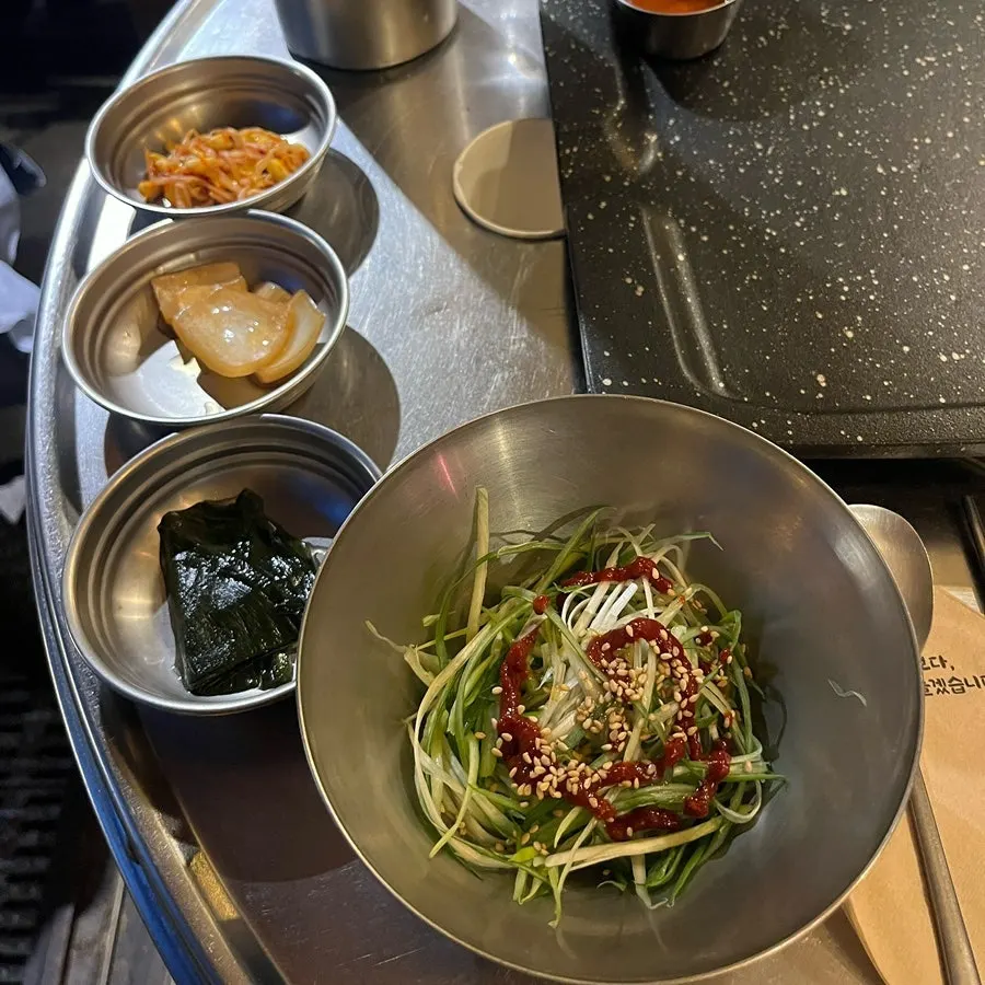 Basic side dishes of namul and scallion salad