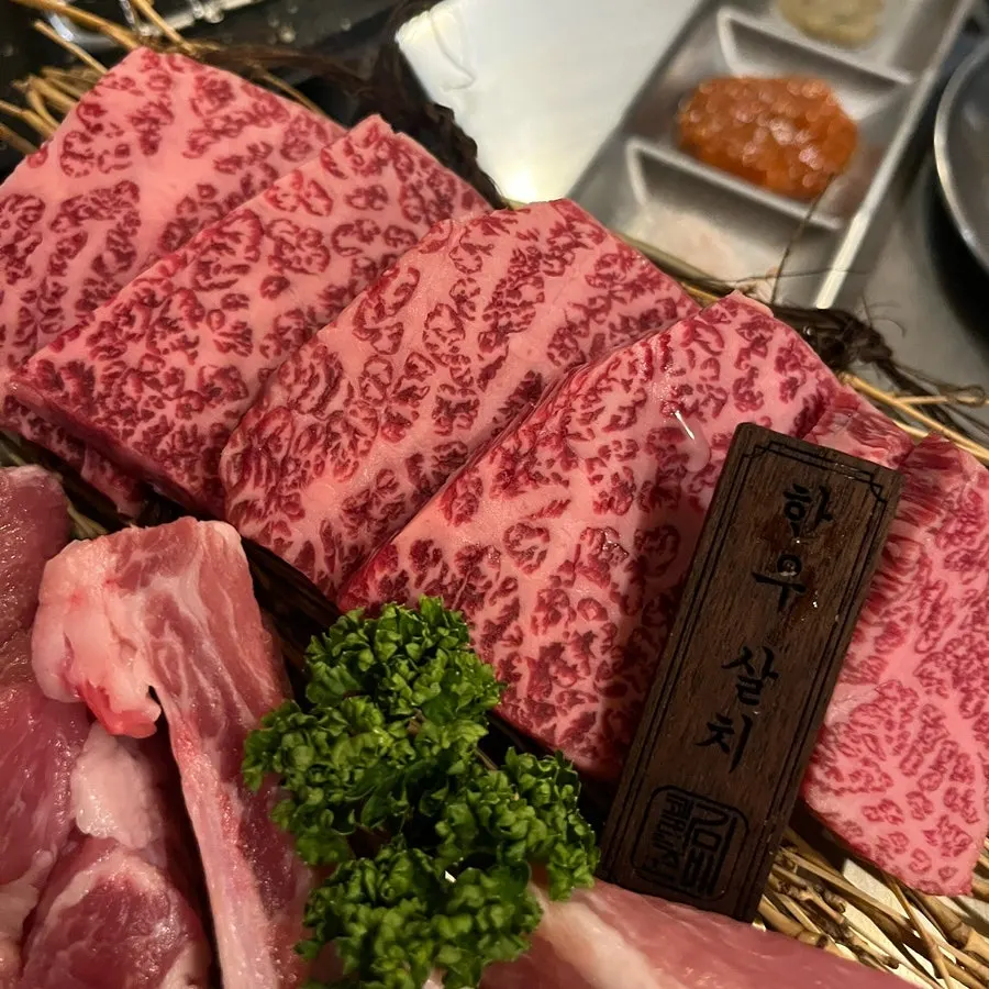 Finely marbled beef salchisal