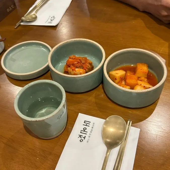 기본 반찬 김치와 깍두기