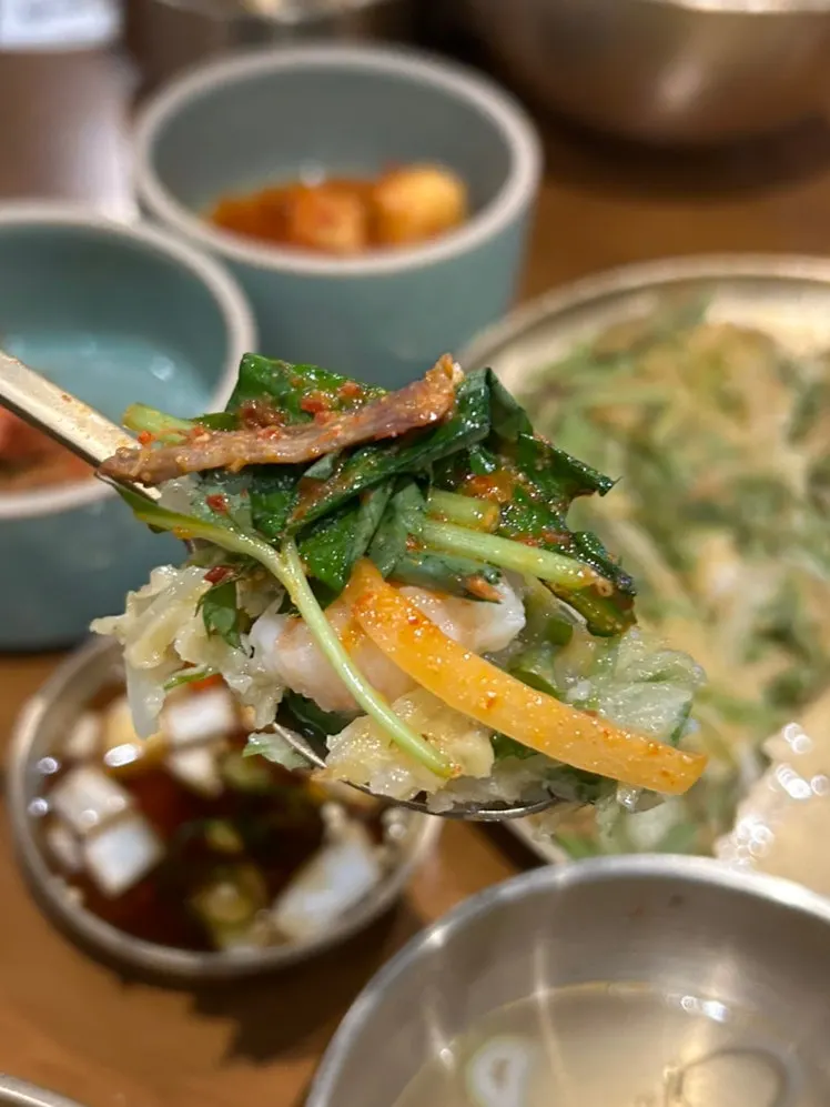 매콤한 고기 무침 한 젓가락