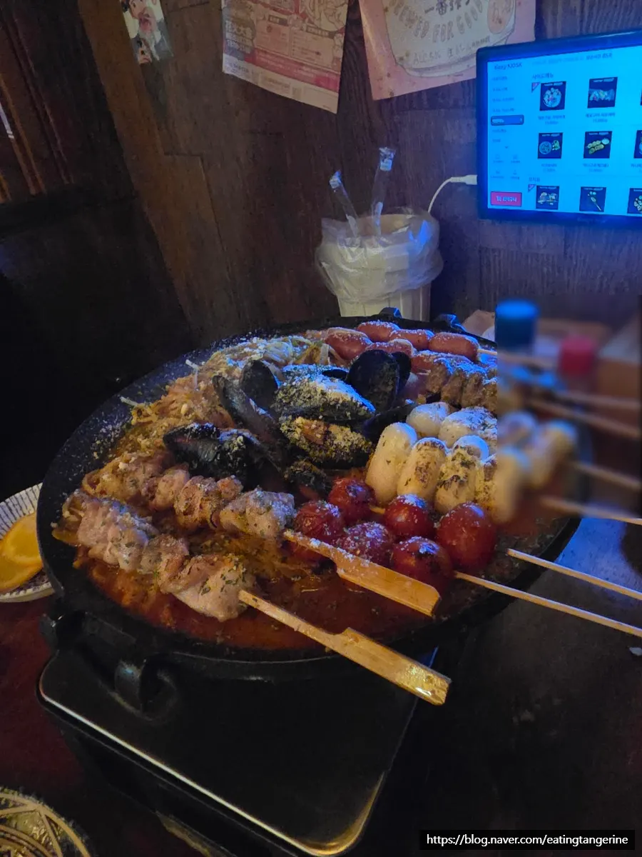 면과 꼬치로 구성된 쿠시노나베