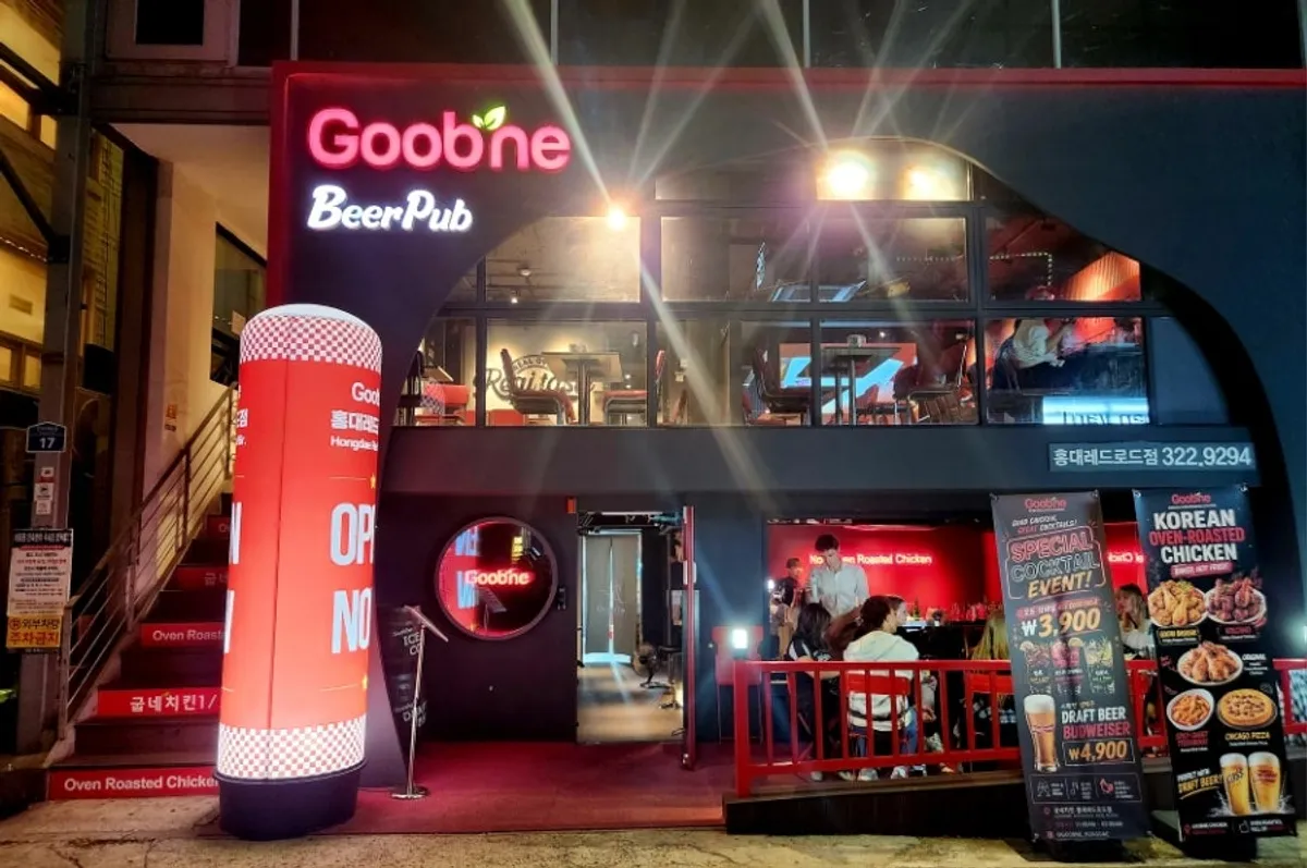 View of Goobne Chicken Hongdae Red Road storefront