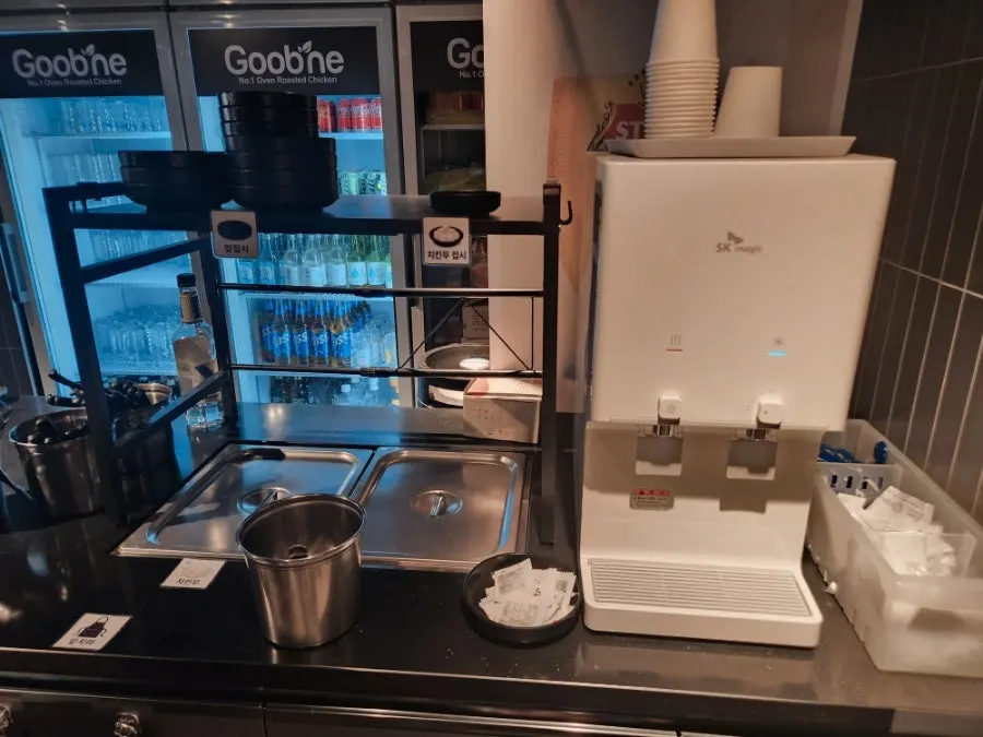 Self-service corner with water, wet wipes, and pickled radish