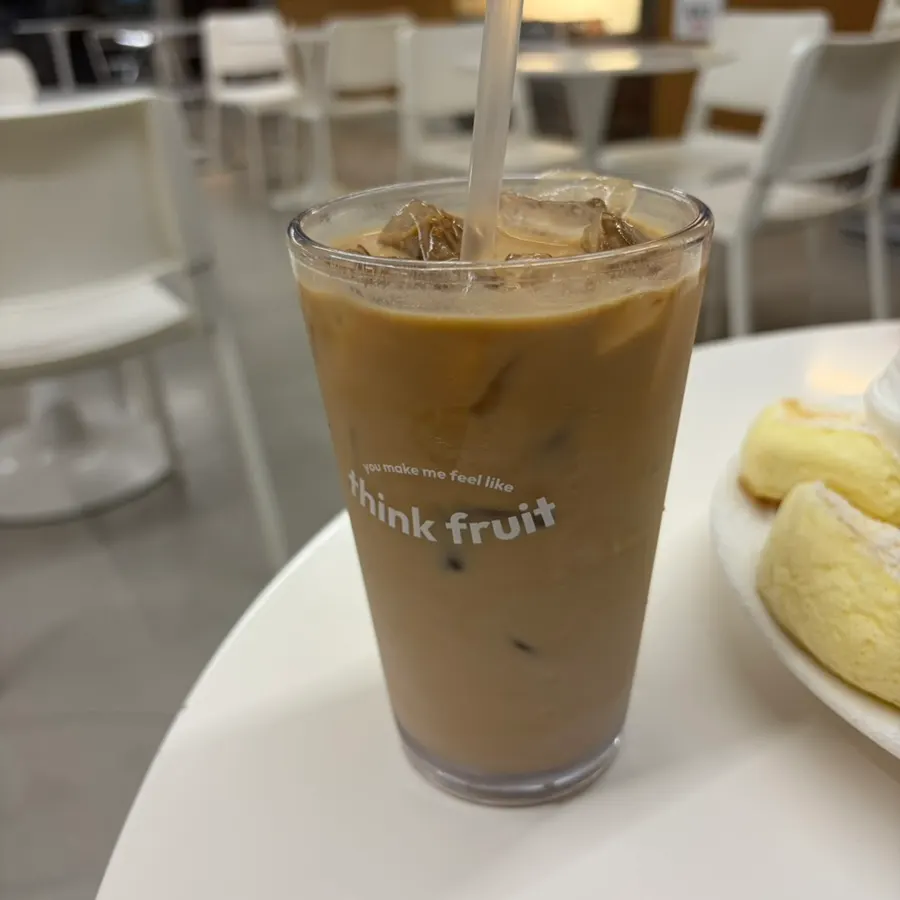 하겐다즈 바닐라 아이스크림 올린 클래식 로얄 밀크티