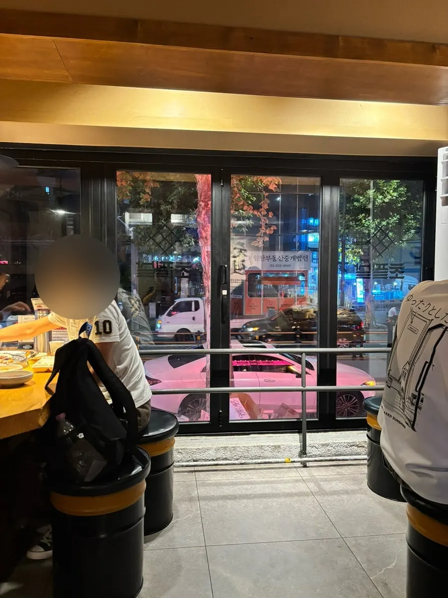Suasana kunjungan ke Chopilsal Pork Grill Hongdae Branch