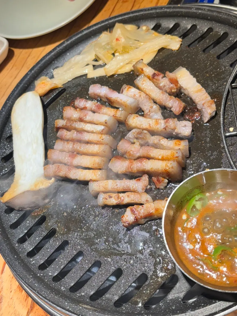 Pelbagai sos untuk dimakan bersama daging