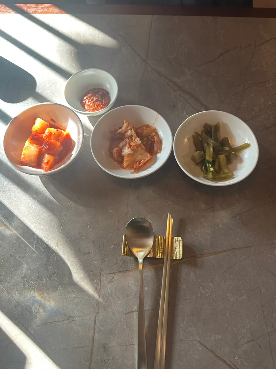 안옥 입식 좌석의 식사 공간