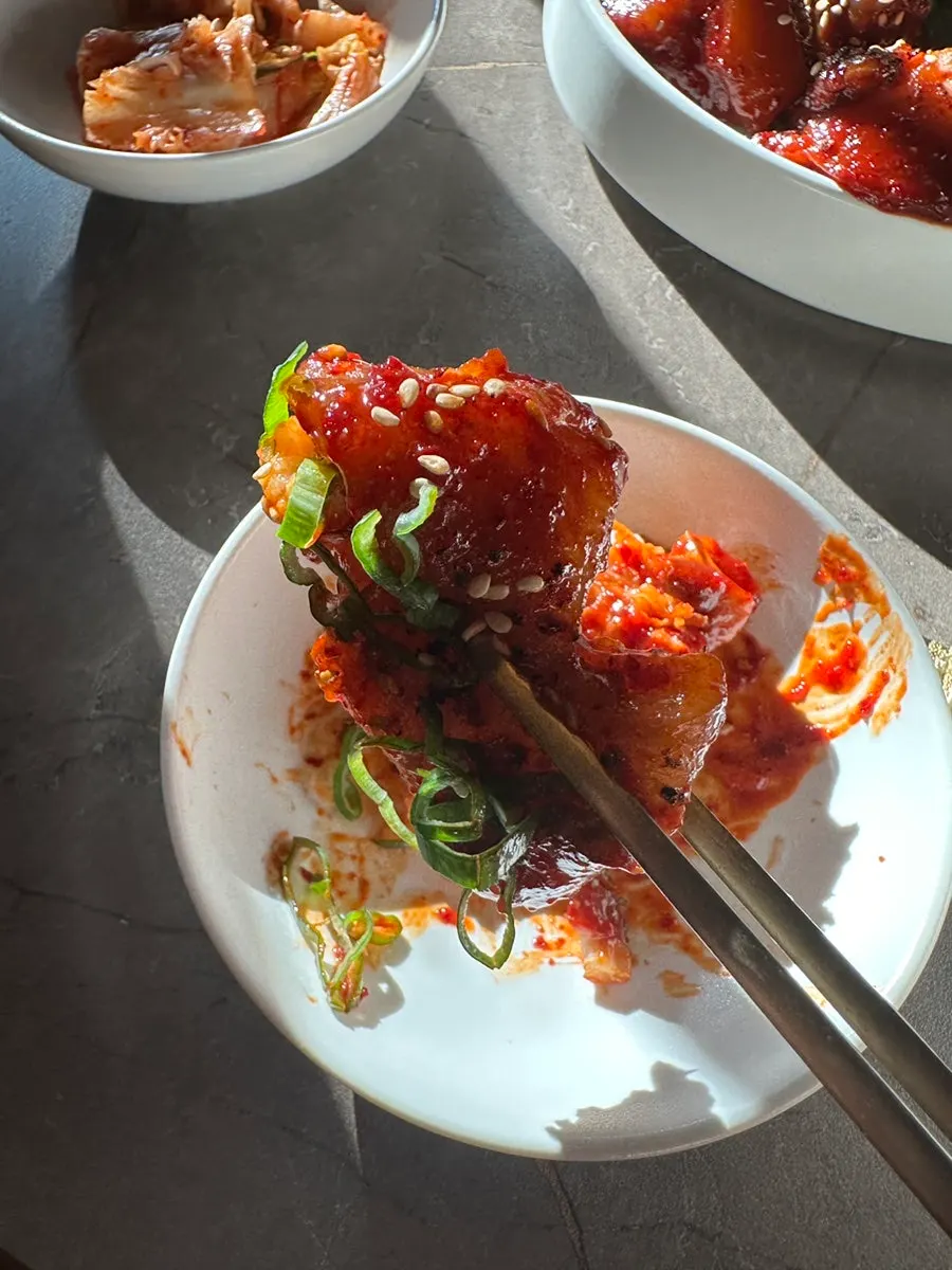 안옥 돼지꼬리찜 한 접시