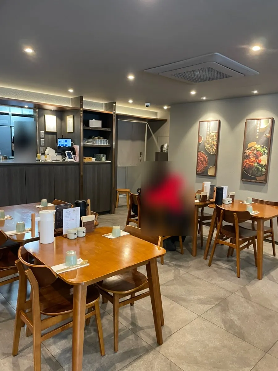 고급스러운 인테리어의 도온정 홀 좌석