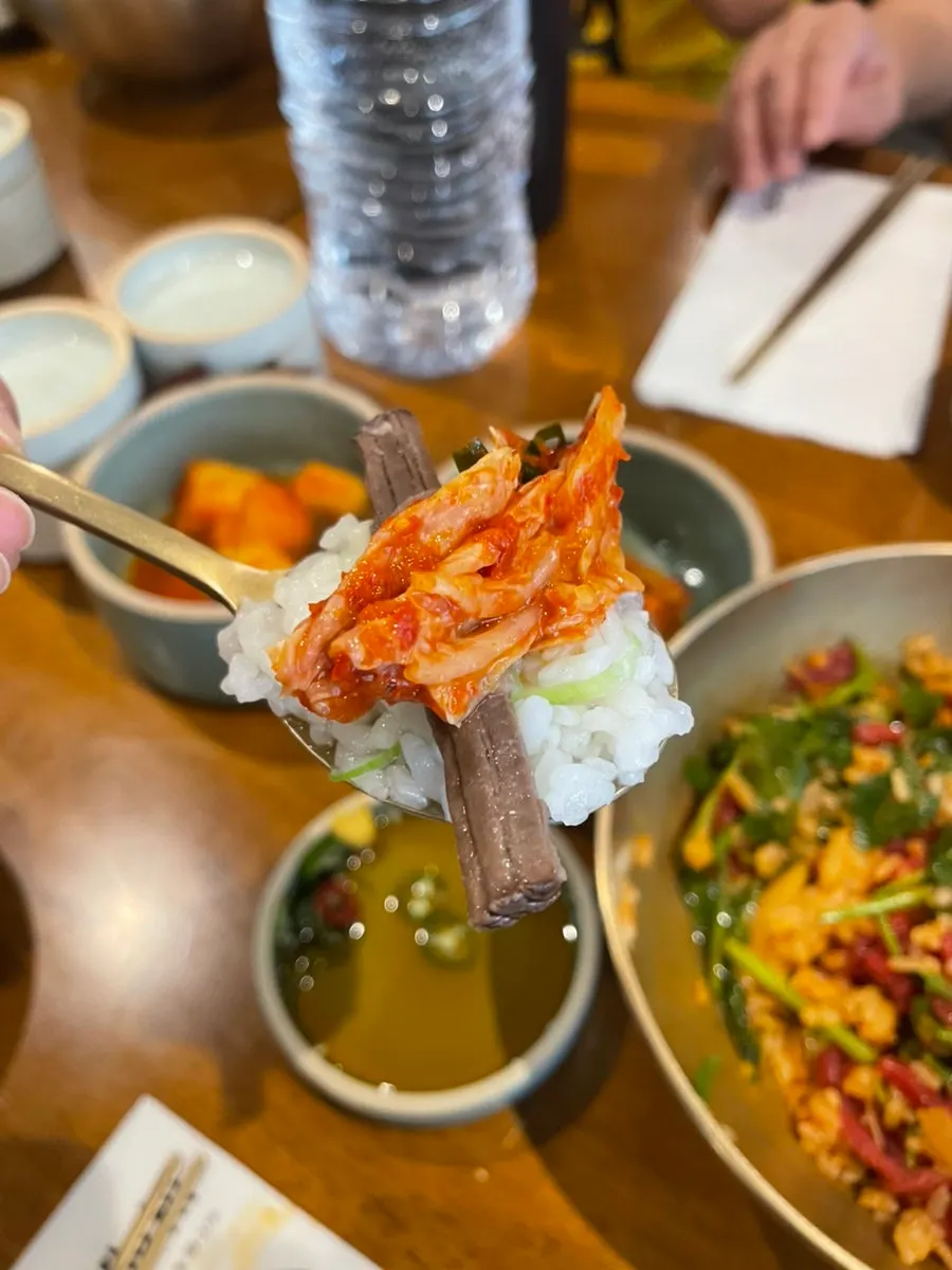 양념장에 찍어 먹는 곰탕 고기