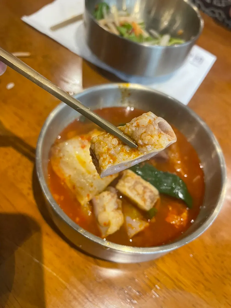 끓고 있는 도온정 한우곱창전골