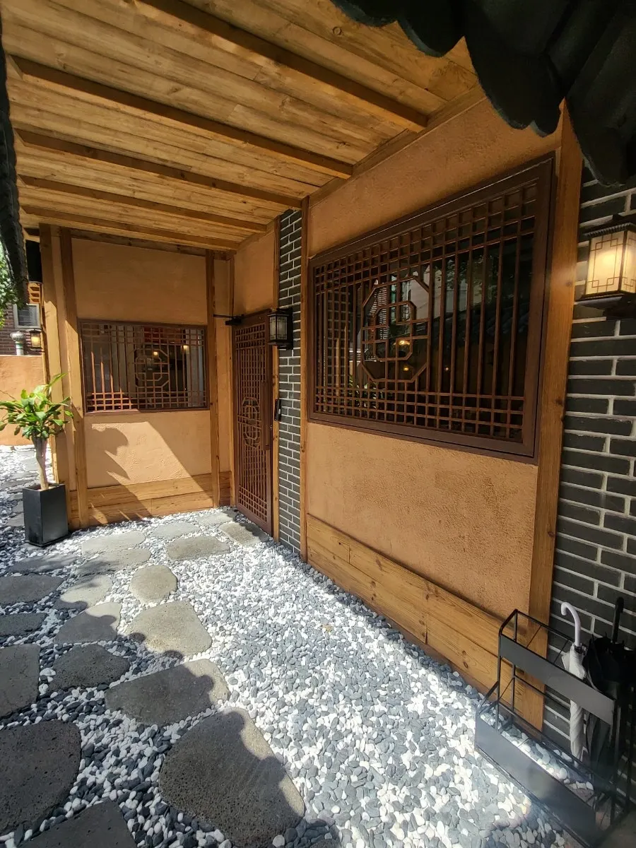 A quiet lunch space in Hongdae