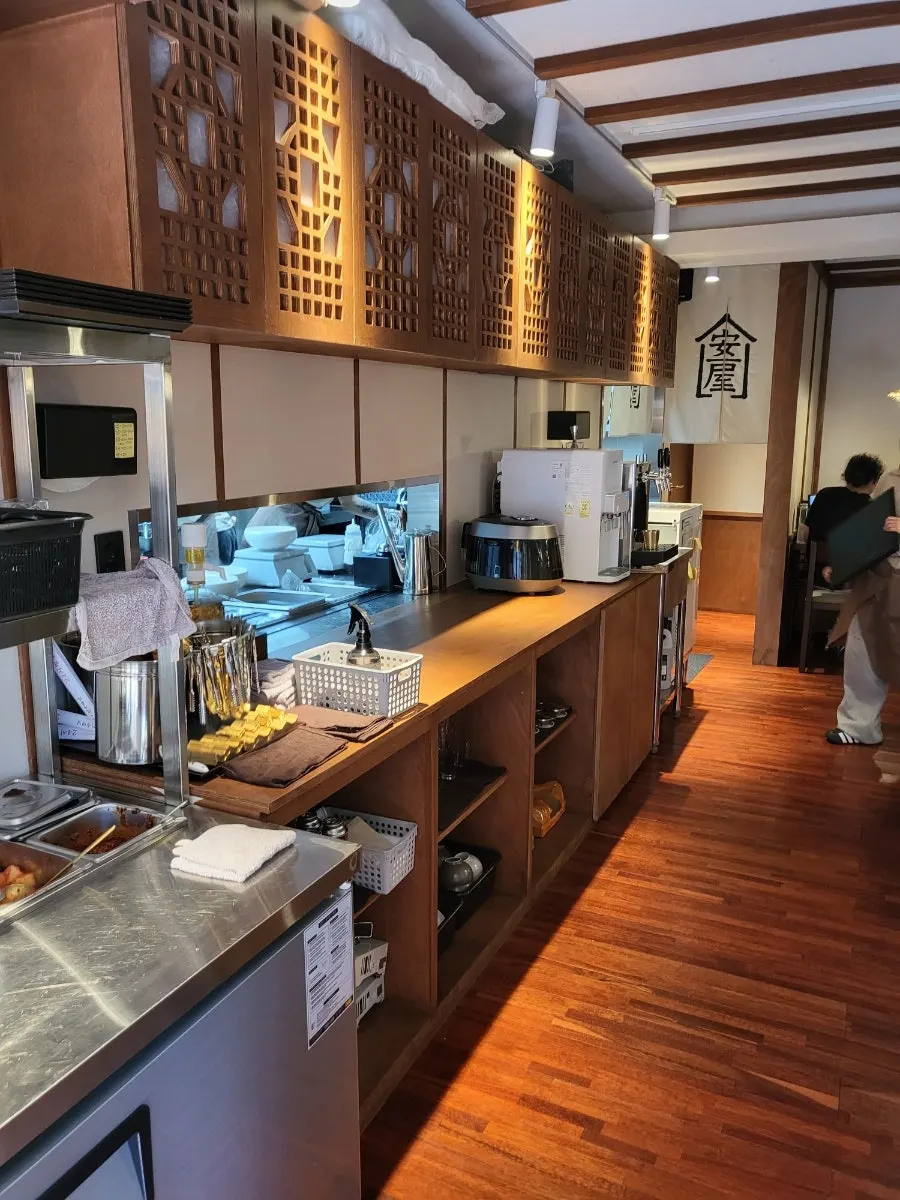 Atmosphere inside Anok