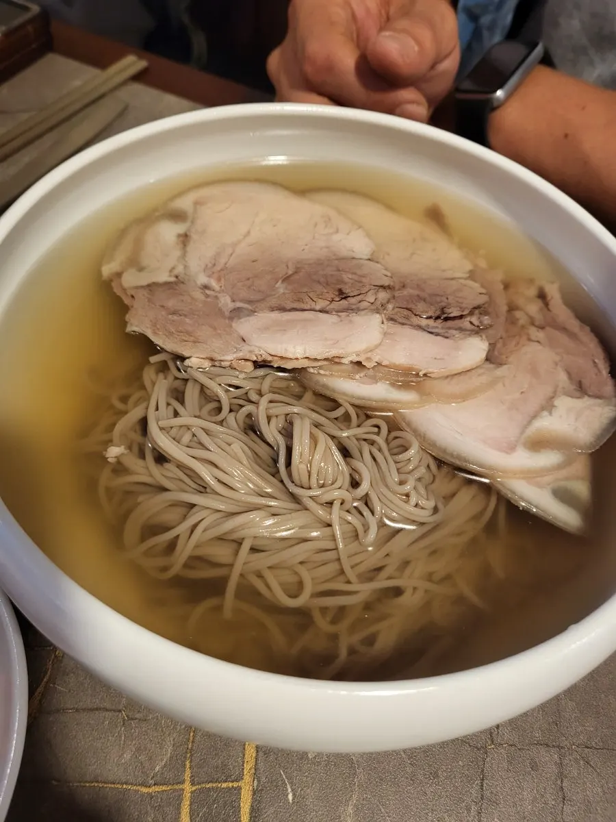 Clear gomtang with meat