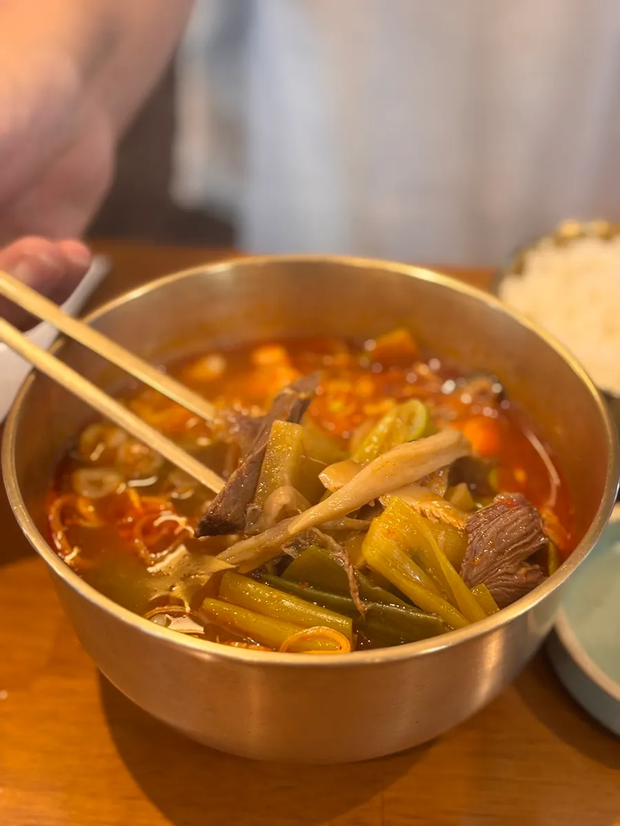 Spicy hanwoo gomtang broth with added seasoning