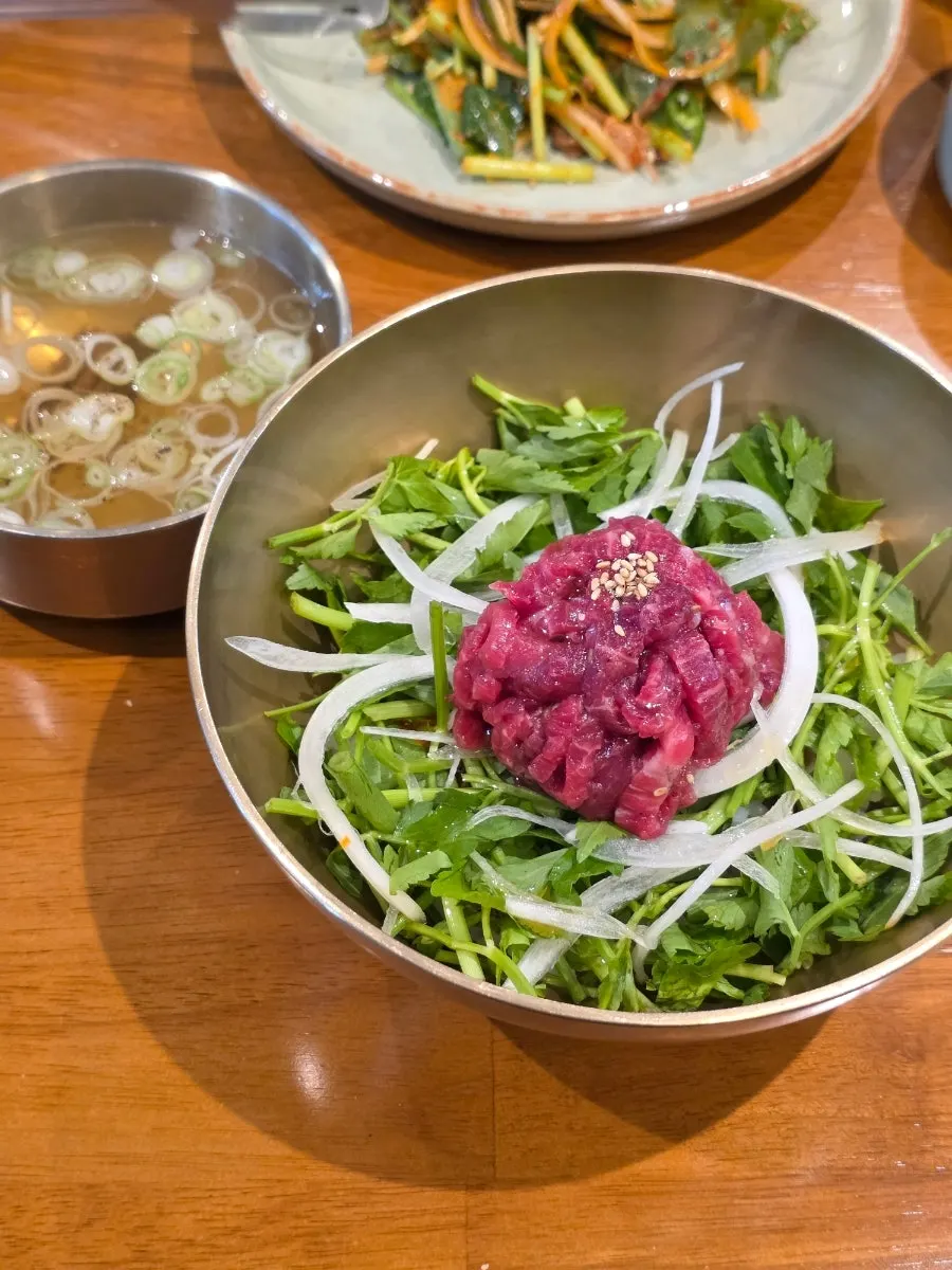 도온정 육회비빔밥 한 그릇
