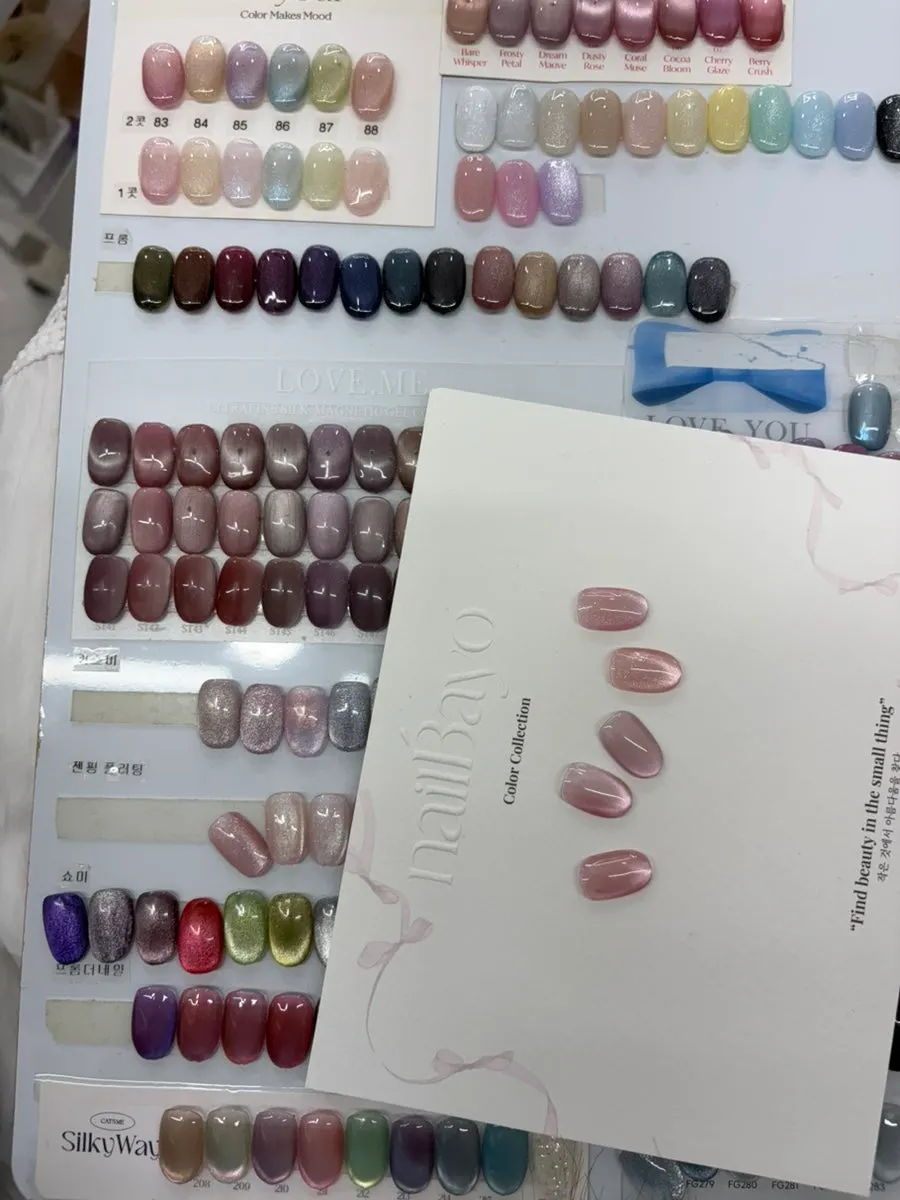 Pedicure design with magnetic-nail accents