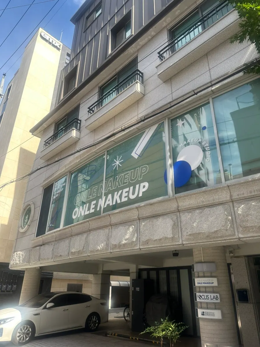 The way to Today Makeup near Hongik University Station