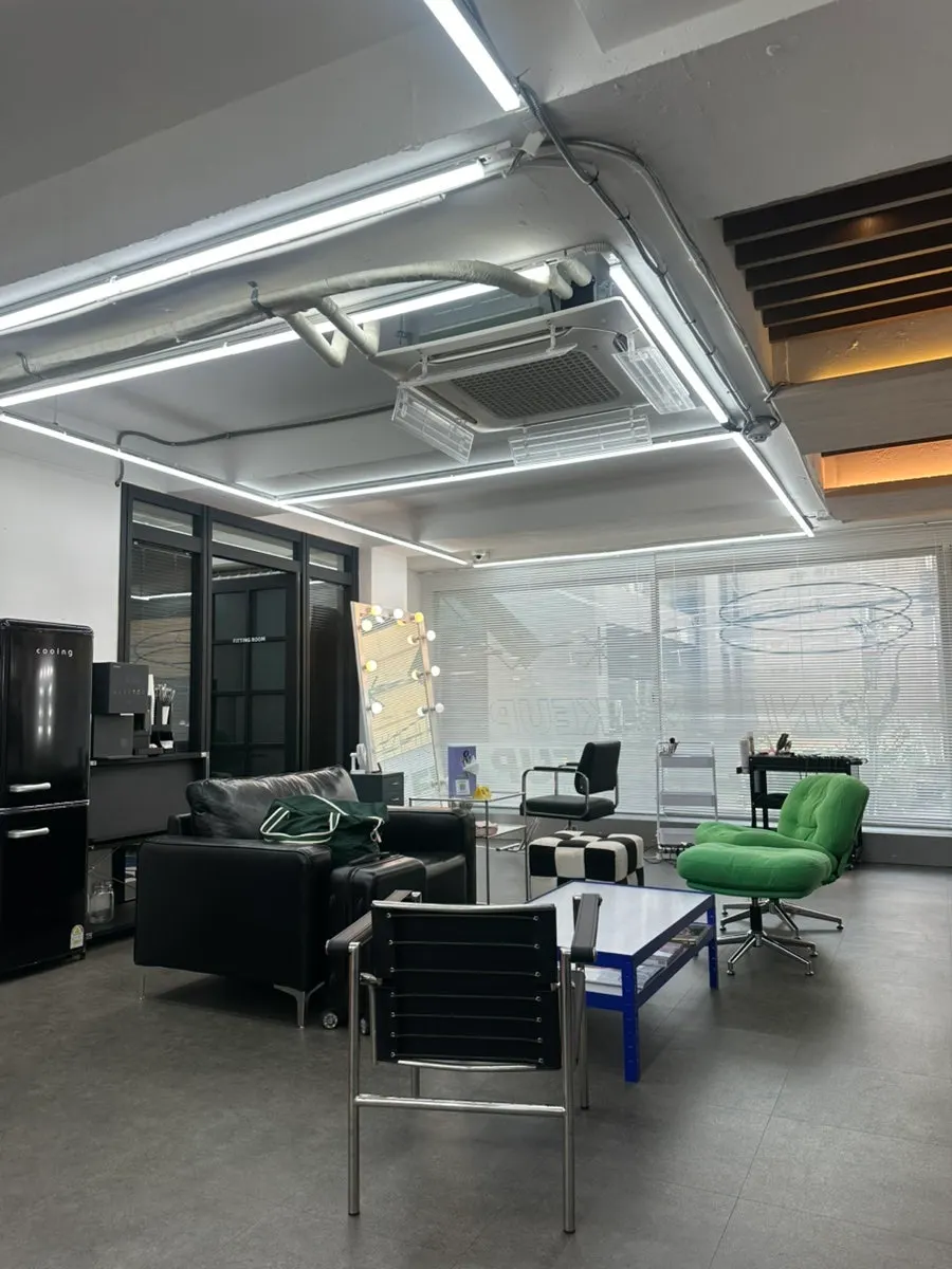 Trendy-atmosphere space at Today Makeup