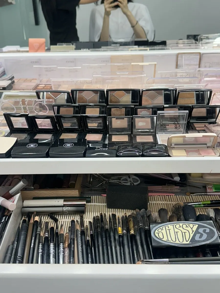 Private individual makeup room