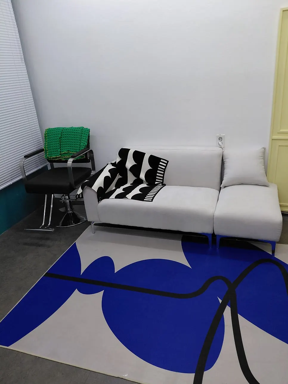Waiting space for companions at Today Makeup